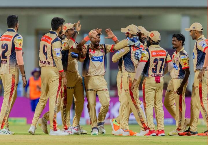 127 ரன்கள் எடுத்தால் வெற்றி என்ற எளிமையான இலக்குடன் களமிறங்கிய கோவை அணியின் தொடக்க ஆட்டகாரர் சச்சீன் 14 ரன்களுக்கு ஆட்டமிழந்து ஏமாற்றம் அளித்தார்.