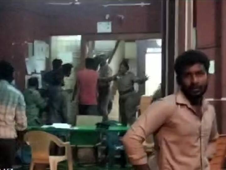 There is commotion in Salem as two parties clashed at the police station TNN Crime: காவல் நிலையத்தில் இரண்டு தரப்பினர் மோதல் -  சேலத்தில் பரபரப்பு