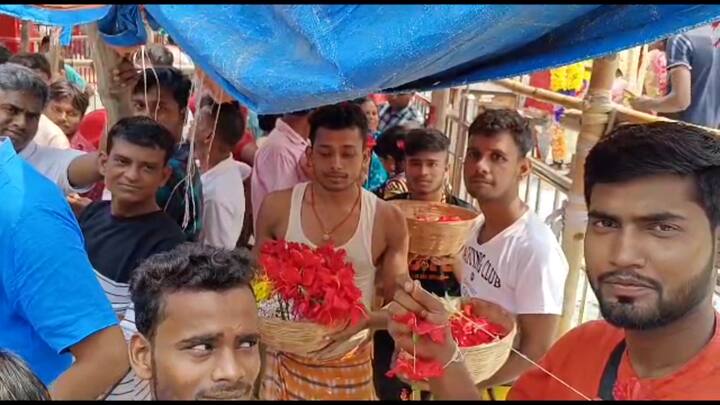 তারপর রথে বিগ্রহকে বসিয়ে প্রদক্ষিণ করা হয় তারাপীঠ। মন্দিরের প্রধান প্রবেশদ্বার থেকে শুরু হয়ে, দ্বারকা ব্রিজ সংলগ্ন বাসস্ট্যান্ড, তারাপীঠ থানা হয়ে পূর্বসাগর মোড় তারপর তিনমাথা মোড় হয়ে পুনরায় পূর্বসাগর মোড়ে এসে রথযাত্রার সমাপ্তি ঘটে।