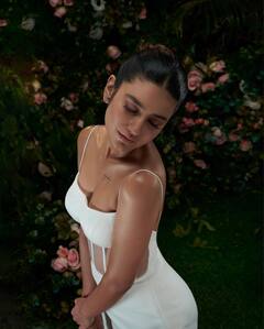 Priya Prakash Varrier: పూల వనంలో దేవకన్యలా వింకీ బ్యూటీ