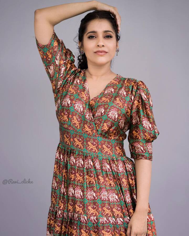 రీసెంట్ గా నందు తో కలిసి 'బొమ్మ బ్లాక్ బస్టర్' అనే సినిమాలో నటించింది రష్మీ. ప్రస్తుతం సుడిగాలి సుదీర్ తో కలిసి ఓ సినిమా చేస్తున్నట్లు తెలుస్తోంది.