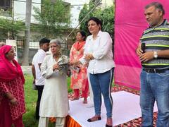 Delhi में योग को लेकर लोगों में दिखा उत्साह, काउंसलर रेणु बोलीं- 'योग को बनाएं जीवन का अनिवार्य हिस्सा'