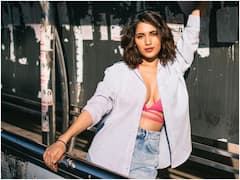 Ruhani Sharma Glamour Photos : గ్లామర్ షోలోనూ రుహానీ శర్మ 'హిట్' - మోడ్రన్‌గా