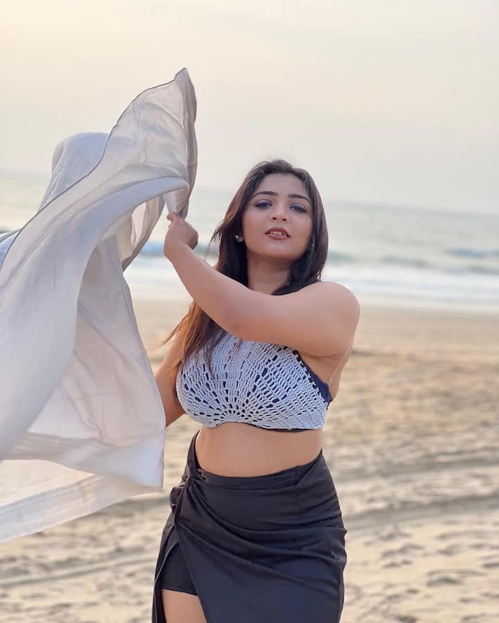 సోషల్ మీడియాలోనూ యాక్టీవ్ గా ఉంటుంది డాలీ.