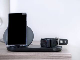 Wireless Charger : वायरलेस चार्जरने कसा चार्ज होतो तुमचा फोन, वाचा सविस्तर 