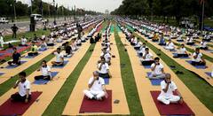 International Yoga day: देशभरातील वरिष्ठ नेत्यांनी साजरा केला आंतरराष्ट्रीय योग दिन; पाहा फोटो...