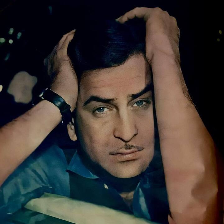 हिंदी सिनेमा के ‘शोमैन’ यानि राज कपूर ने ना सिर्फ अभिनेतानहीं बल्कि एक निर्देशक के तौर पर भी बॉलीवुड में खुद की एक सफल पहचान बनाई थी. जिन्होंने इंडस्ट्री को कई सुपरहिट फिल्में दीं. साथ ही उनके तीनों बेटों रणधीर कपूर, ऋषि कपूर और राजीव कपूर ने भी फ़िल्मी दुनिया में ही काम किया.