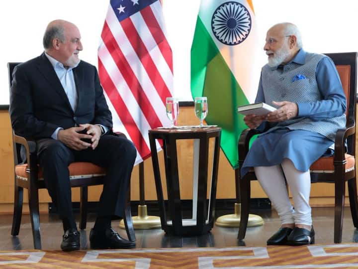 Professor Nassim Nicholas Taleb met PM Modi in New York, who is on a three-day state visit to the US. Prof Taleb, a mathematical statistician and author, and Narendra Modi discussed about the concept of anti-fragility as well as the country's thriving start-up ecosystem. [Image Source: Twitter | @PMOIndia]