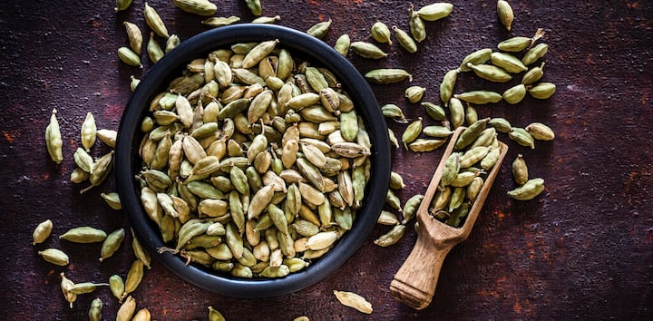 Side Effects of Cardamom: ਇਲਾਇਚੀ ਸਿਹਤ ਲਈ ਬਹੁਤ ਫਾਇਦੇਮੰਦ ਮੰਨੀ ਜਾਂਦੀ ਹੈ। ਇਲਾਇਚੀ ਦੀ ਵਰਤੋਂ ਖਾਣੇ ਦਾ ਸਵਾਦ ਵਧਾਉਣ ਲਈ ਵੀ ਕੀਤੀ ਜਾਂਦੀ ਹੈ।