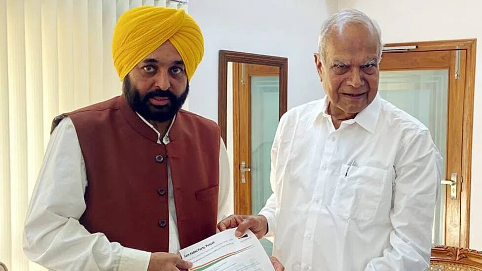 Governor challenges Bhagwant Mann over love letter statement Punjab Governor ਦਾ CM ਭਗਵੰਤ ਮਾਨ ਨੂੰ ਚੈਲੰਜ : ਮੇਰੇ ਲਵ ਲੈਟਰਾਂ ਦਾ ਜਵਾਬ ਮੁੱਖ ਮੰਤਰੀ ਨੂੰ ਦੇਣਾ ਪਵੇਗਾ 