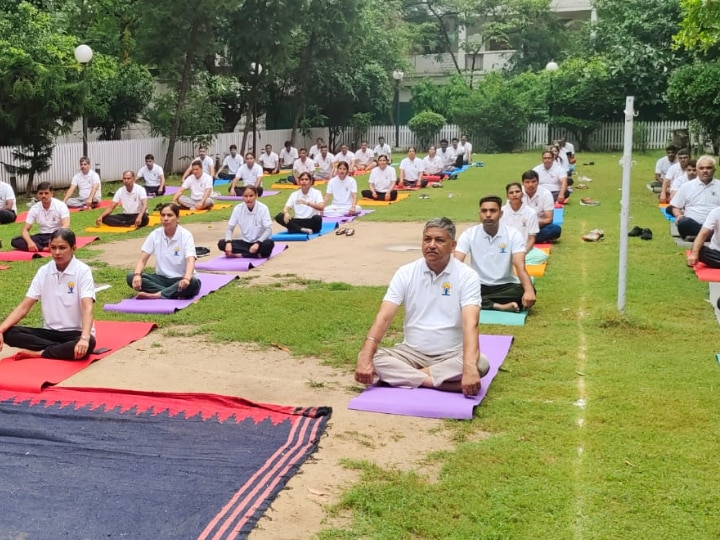 Yoga Day 2023: CRPF ने कुतुब मीनार कॉम्प्लेक्स में मनाया 9वां अंतरराष्ट्रीय योग दिवस, यहां देखे शानदार तस्वीरें