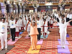 Yoga Day 2023: गोरखनाथ मंदिर में CM योगी ने किया योग, पीएम मोदी के संदेश के साथ नजर आए मुख्यमंत्री
