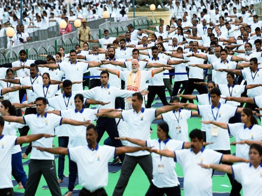 PM Modi In US: विश्‍व बिरादरी के सामने आज कितने बजे योगा करेंगे PM मोदी, क्‍या चीन ने भी दी योग दिवस को मान्‍यता?
