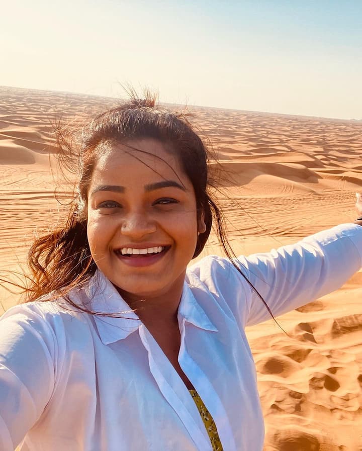 కేవలం జబర్దస్త్ మాత్రమే కాకుండా శ్రీదేవి డ్రామా కంపెనీ షో లో కూడా చేస్తోంది.