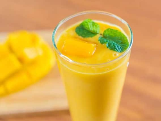 Mango Milk Shake: गर्मी के लिए बेस्ट है मैंगो मिल्क शेक, घर में बनाना है बेहद आसान