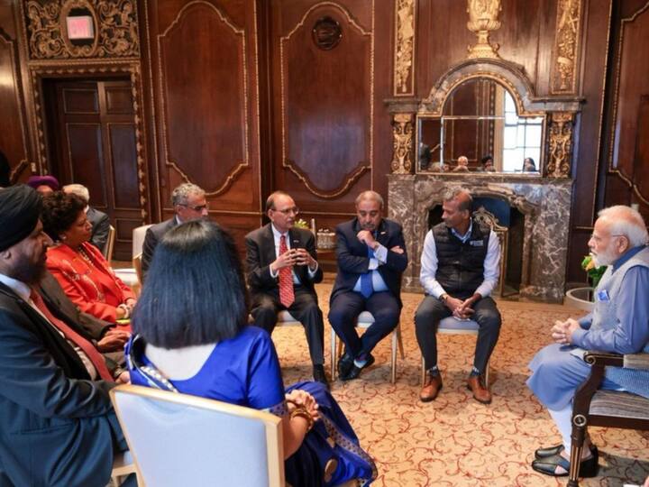 PM Modi held an interaction with a group of academics. They shared their views on how to further strengthen the education sector in India with a focus on skills and innovation. [Image Source: Twitter | @narendramodi]