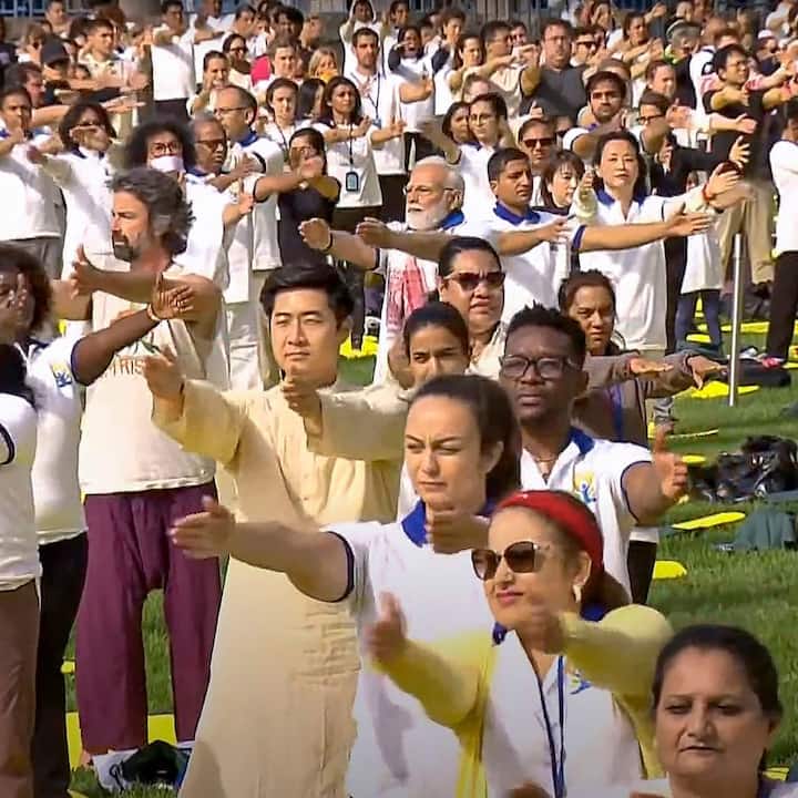 আন্তর্জাতিক যোগ দিবসে নিউ ইয়র্কে রাষ্ট্রসংঘের বিল্ডিংয়ে আয়োজিত হয় অনুষ্ঠানটি।