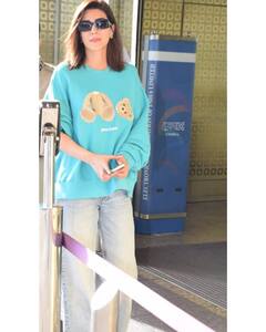 Kriti Sanon Pics: आंखों पर चश्मा...चेहरे पर मुस्कान, ‘आदिपुरुष’ को लेकर मचे बवाल के बीच एयरपोर्ट पर दिखीं ‘सीता’