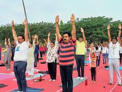 इंदौर में भी मनाया गया योग दिवस, सांसद और कलेक्टर समेत कई अफसरों ने किया सूर्य नमस्कार