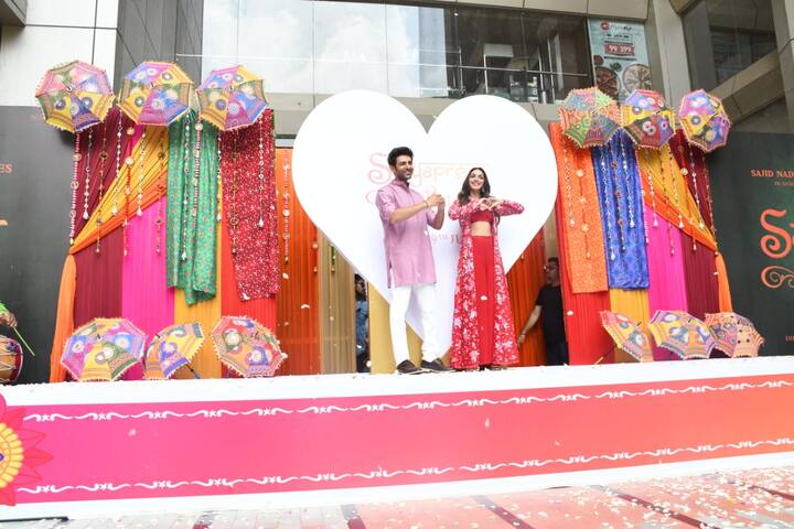 ২৯ জুন মুক্তি পাওয়ার কথা এই ছবির। এই ছবির হাত ধরে কার্তিক আরিয়ান ও কিয়ারা আডবাণী দ্বিতীয়বার একসঙ্গে জুটি বেঁধেছেন। ২০২২ সালে তাঁদের একসঙ্গে ছবি 'ভুল ভুলাইয়া ২' বিপুল সাফল্য লাভ করে।