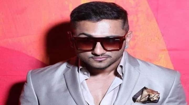 Death Threats To Honey Singh: ਰੈਪਰ ਹਨੀ ਸਿੰਘ ਇੱਕ ਵਾਰ ਫਿਰ ਸੁਰਖੀਆਂ ਵਿੱਚ ਆ ਗਏ ਹਨ। ਹਾਲ ਹੀ ਵਿੱਚ ਹਨੀ ਨੂੰ ਗੈਂਗਸਟਰ ਗੋਲਡੀ ਬਰਾੜ ਵੱਲੋਂ ਜਾਨੋਂ ਮਾਰਨ ਦੀ ਧਮਕੀ ਦਿੱਤੀ ਗਈ ਹੈ। ਇਹ ਧਮਕੀ ਉਸ ਨੂੰ ਇੱਕ ਵਾਇਸ ਨੋਟ ਰਾਹੀਂ ਦਿੱਤੀ ਗਈ ਹੈ