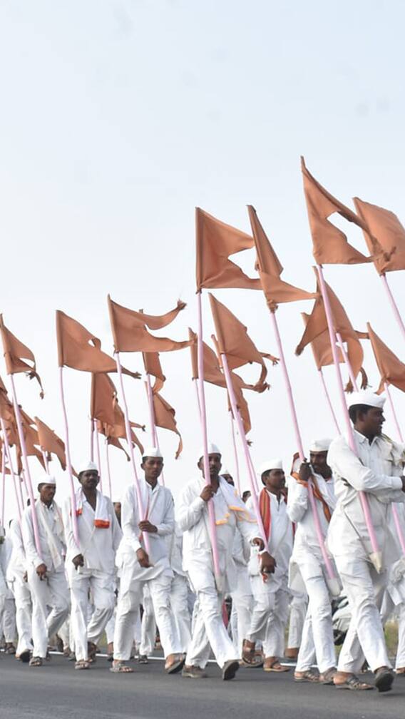 श्री गजानन महाराजांच्या पालखीचे सोलापूर जिल्ह्यात आगमन...
