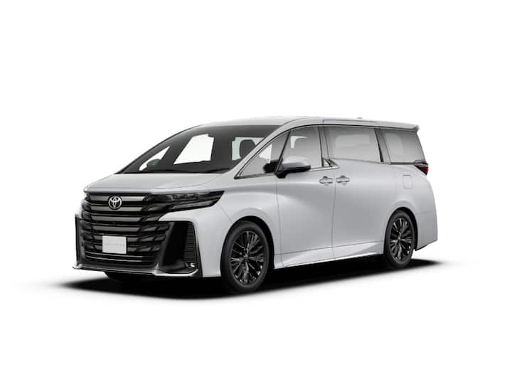 The Vellfire is huge but has not grown a lot over the earlier model so as to remain practical in terms of using it in cities. It is just below 5,000 mm or less in length, and 1,850 mm or less in width. (Image: Somnath Chatterjee)