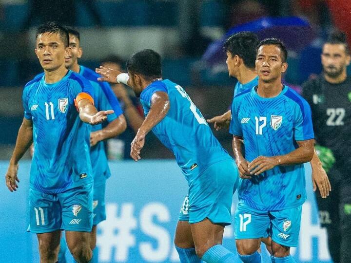 Scuffle Breaks Out Between India Pakistan Players During Football Match Here Watch Viral Video Watch: फुटबॉल मैच के दौरान भिड़े भारत-पाकिस्तान के खिलाड़ी, देखें वायरल वीडियो