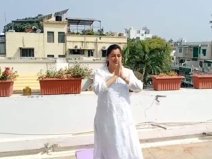 International Yoga Day 2023: अमरावतीच्या खासदार नवनीत राणा यांनी 'योग दिन' साजरा केला आहे.