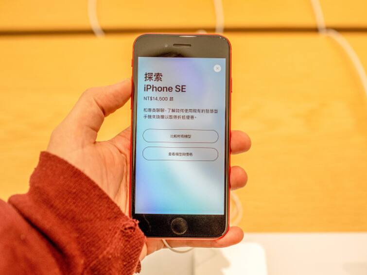 iPhone SE 4 Apple Launch Date Delay 2025 Pushed Back Barclays Analysts