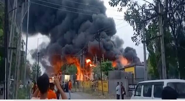 A sudden fire broke out at Vestige Company in Palej GIDC  Bharuch Bharuch: શહેરની આ કંપનીમાં અચાનક  ભીષણ આગ લાગતા  મચી ગઇ નાશભાગ