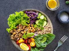 बारिश के मौसम में खाने की इन चीज़ों को थाली से कर दें दूर...वरना सेहत को हो जाएगा बड़ा खतरा