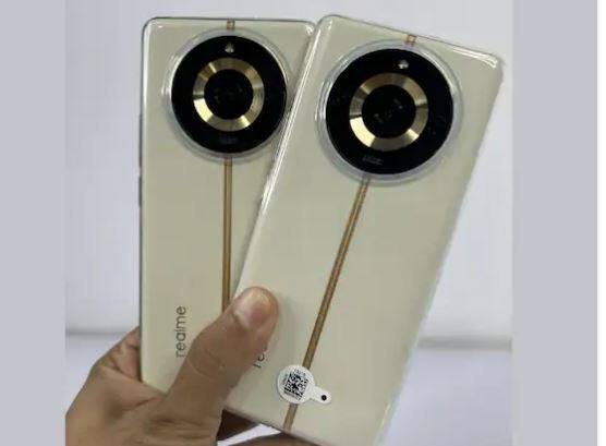 Realme 11 Pro Plus : ਇਹ ਸਮਾਰਟਫੋਨ ਹੁਣੇ ਹੀ ਲਾਂਚ ਕੀਤਾ ਗਿਆ ਹੈ ਜਿਸ ਵਿੱਚ ਇੱਕ 200MP ਕੈਮਰਾ ਉਪਲਬਧ ਹੈ। ਹਾਲਾਂਕਿ ਇਹ ਪਹਿਲਾ ਫੋਨ ਨਹੀਂ ਹੈ, ਜਿਸ 'ਚ ਕੰਪਨੀ ਨੇ 200MP ਕੈਮਰਾ ਦਿੱਤਾ ਹੈ। ਇਸ ਤੋਂ ਪਹਿਲਾਂ ਵੀ ਕਈ ਕੰਪਨੀਆਂ ਆਪਣੇ ਮੋਬਾਇਲਾਂ 'ਚ 200MP ਦਾ ਕੈਮਰਾ ਦੇ ਚੁੱਕੀਆਂ ਹਨ। ਸਮਾਰਟਫੋਨ 'ਚ 6.67-ਇੰਚ ਡਿਸਪਲੇਅ ਅਤੇ ਮੀਡੀਆਟੈੱਕ ਡਾਇਮੈਂਸਿਟੀ 7050 ਚਿਪਸੈੱਟ ਲਈ ਸਪੋਰਟ ਹੈ। ਕੀਮਤ- 27,999 ਰੁਪਏ।