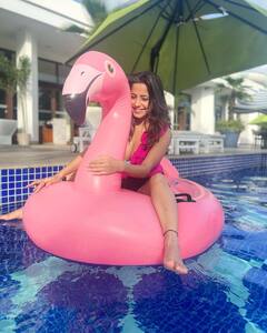 Kate Sharma PHOTO: પુલમાં જોવા મળ્યો કેટ શર્માનો નટખટ અંદાજ