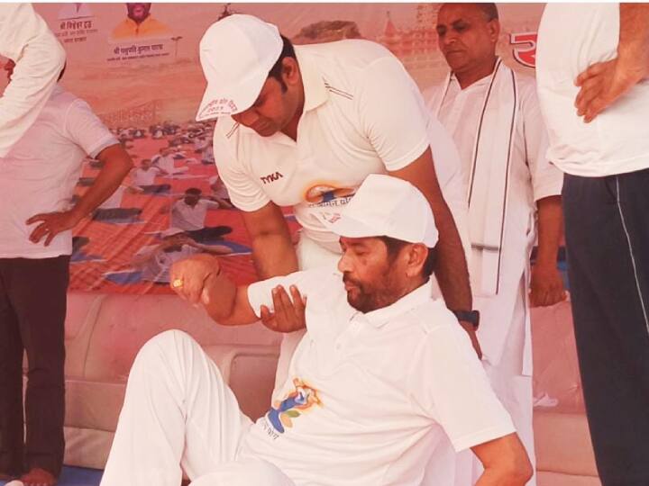 Pashupati Kumar Paras Health Suddenly Deteriorated While Attending International Yoga Day 2023 ann Pashupati Paras Health: पशुपति पारस की तबीयत अचानक बिगड़ी, अंतरराष्ट्रीय योग दिवस में शामिल होने के लिए पहुंचे थे केंद्रीय मंत्री