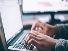 Laptop Tips: अपने लैपटॉप की बैटरी लाइफ ऐसे बढ़ा सकते हैं आप, स्मार्ट तरीके से इस्तेमाल है जरूरी