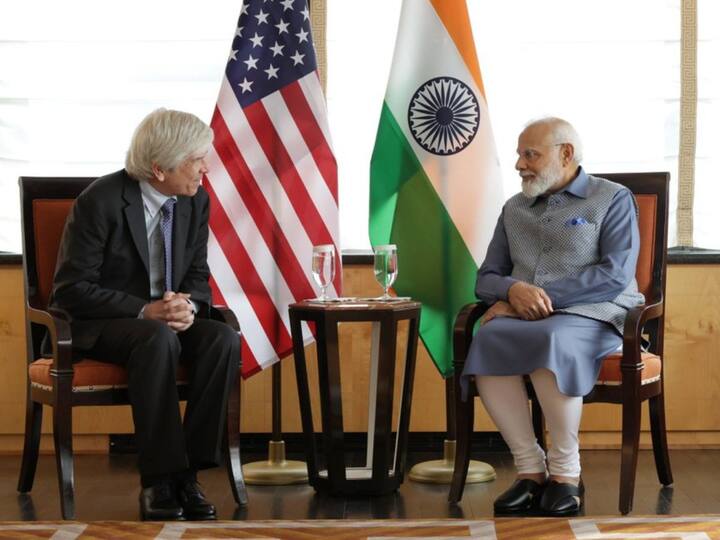 Prof Paul Romer, former Chief Economist of World Bank and Nobel laureate, met PM Modi in New York. They had a conversation about India's digital trajectory. [Image Source: Twitter | @PMOIndia]