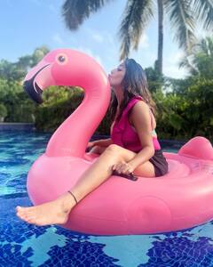 Kate Sharma PHOTO: પુલમાં જોવા મળ્યો કેટ શર્માનો નટખટ અંદાજ