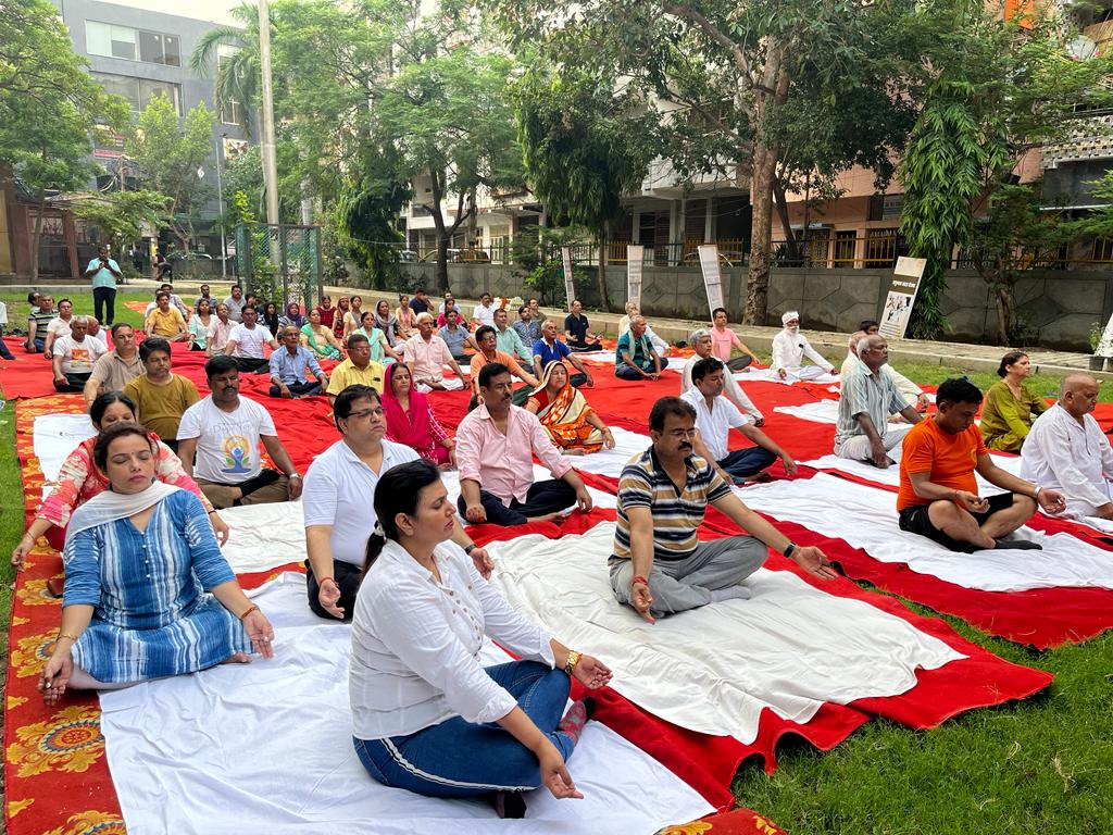 International Yoga Day: दिल्ली में योग को लेकर लोगों में दिखा उत्साह, काउंसलर रेणु बोलीं- 'योग को बनाएं जीवन का अनिवार्य हिस्सा