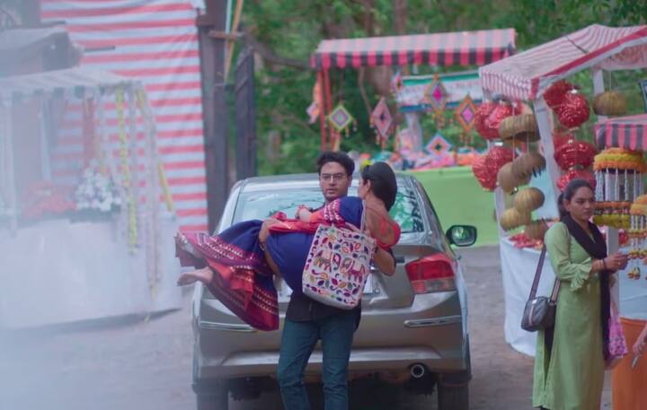 ਇਕ ਪਾਸੇ ਅਨੁਪਮਾ ਹੈ ਜੋ ਹੁਣ ਸਿਰਫ ਆਪਣੇ ਟੀਚੇ 'ਤੇ ਕੇਂਦਰਿਤ ਹੈ, ਜਦਕਿ ਦੂਜੇ ਪਾਸੇ ਮਾਇਆ ਹੈ ਜੋ ਪੂਰੀ ਤਰ੍ਹਾਂ ਭਟਕ ਚੁੱਕੀ ਹੈ, ਨਾ ਸਿਰਫ ਇਹ ਕਿ ਉਹ ਆਟੇ ਨੂੰ ਆਪਣਾ ਦੁਸ਼ਮਣ ਸਮਝ ਰਹੀ ਹੈ ਅਤੇ ਉਸ 'ਤੇ ਮੁੱਕੇ ਮਾਰ ਰਹੀ ਹੈ।