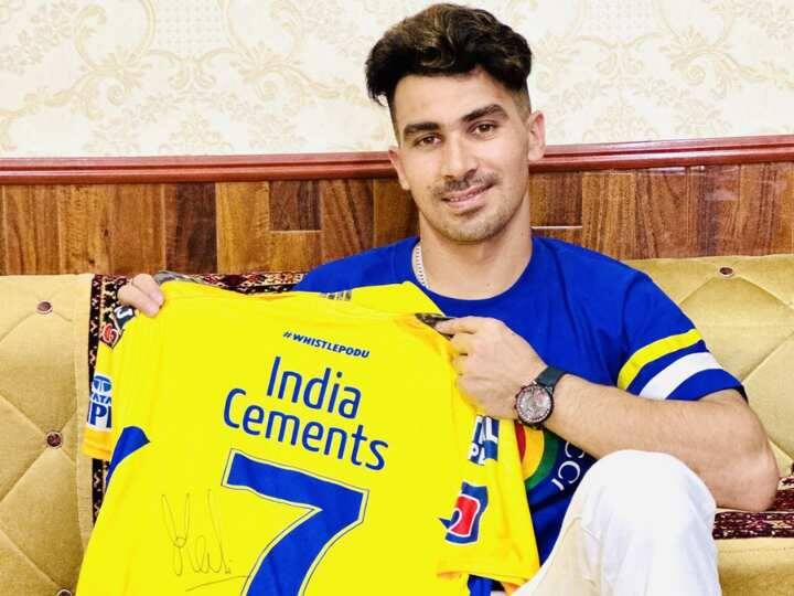 Afghanistan Cricketer Rahmanullah Gurbaz Thanks MS Dhoni For Gift' Chennai Super Kings Jersey Sent From India MS Dhoni: रहमानुल्लाह गुरबाज़ को धोनी से मिला स्पेशल गिफ्ट, KKR ओपनर ने तस्वीर शेयर कर बोला थैंक्स