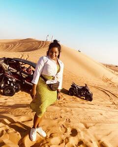 ఎడారిలో ఎంజాయ్ చేస్తున్న ‘జబర్దస్త్’ బ్యూటీస్!