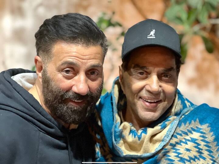 ‘गदर 2’ एक्टर सनी भले ही पर्दे पर गुस्से वाले दमदार किरदार निभाते हों लेकिन रियल लाइफ में वो काफी शर्मीले और भावुक इंसान हैं. यही वजह है कि धर्मेंद्र अपने बड़े बेटे सनी के काफी करीब हैं और उनसे बेइंतहार प्यार भी करते हैं. ऐसे में आपको जानकर हैरानी होगी कि एक बार धर्मेंद्र ने सनी की जमकर पिटाई की थी.