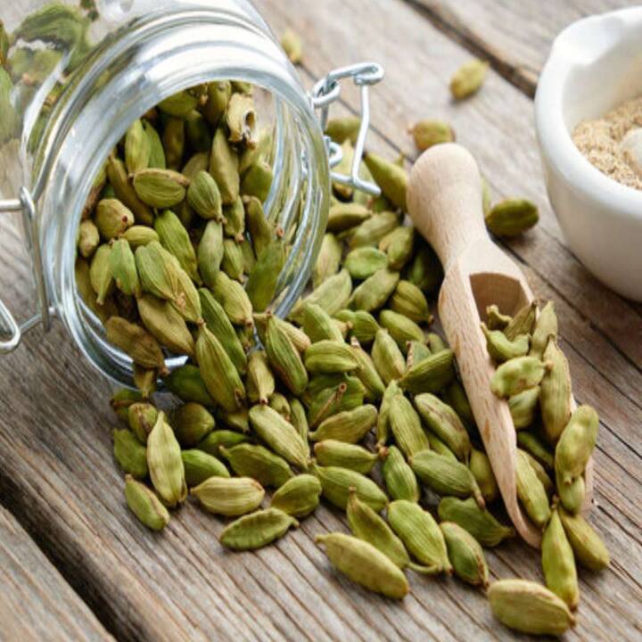 ਪਰ ਕੀ ਤੁਸੀਂ ਜਾਣਦੇ ਹੋ ਗੁਣਾਂ ਨਾਲ ਭਰਪੂਰ ਇਲਾਇਚੀ ਦਾ ਜ਼ਿਆਦਾ ਸੇਵਨ ਕਰਨ ਨਾਲ ਕੁਝ ਲੋਕਾਂ ਨੂੰ ਇਸ ਦੇ ਨੁਕਸਾਨ ਵੀ ਹੋ ਸਕਦੇ ਹਨ।