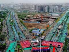 International Yoga Day: ਯੋਗਾ ਦਿਵਸ 'ਤੇ ਸੂਰਤ ਨੇ ਬਣਾਇਆ ਗਿਨੀਜ ਵਰਲਡ ਰਿਕਾਰਡ, 1.53 ਲੱਖ ਲੋਕਾਂ ਨੇ ਕੀਤਾ ਇਕੱਠਿਆਂ ਯੋਗ
