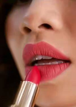 ਇੱਕ ਔਰਤ ਪੂਰੀ ਲਾਈਫ 'ਚ ਕਿੰਨੇ ਕਿਲੋਂ ਖਾ ਜਾਂਦੀ ਹੈ Lipstick, ਹੈਰਾਨੀਜਨਕ ਨਤੀਜੇ ਆਏ ਸਾਹਮਣੇ