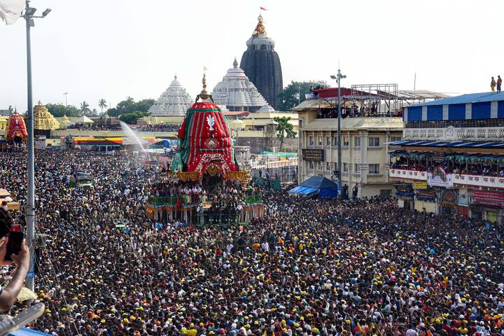 या यात्रेसाठी देशविदेशातून 25 लाख भाविक सहभागी होतील असा अंदाज आहे.