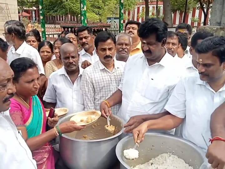 Karur: அமைச்சர் செந்தில் பாலாஜி உடல் நலம் பெற வேண்டி அன்னதானம் வழங்கிய திமுகவினர் Karur Special worship at temples of DMK to pray for full health of Minister Senthil Balaji TNN Karur: அமைச்சர் செந்தில் பாலாஜி உடல் நலம் பெற வேண்டி அன்னதானம் வழங்கிய திமுகவினர்