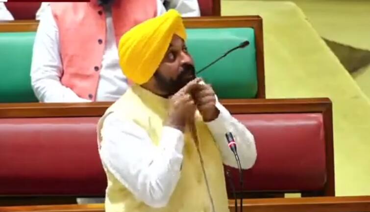 CM Bhagwant Mann statement on kes & dahdaa sahib ਦਾਹੜੇ ਵਾਲਾ ਬਿਆਨ ਦੇ ਕੇ ਕਸੂਤੇ ਫਸ ਗਏ ਮੁੱਖ ਮੰਤਰੀ ਭਗਵੰਤ ਮਾਨ ! ਅਕਾਲੀ ਤੇ ਬੀਜੇਪੀ ਨੇ ਚੱਕਿਆ ਮੁੱਦਾ, ਮੁਆਫ਼ੀ ਦੀ ਕੀਤੀ ਮੰਗ