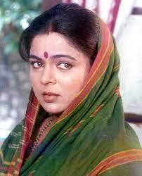 ਸਿਨੇਮਾ ਦੀ ਦੁਨੀਆ 'ਚ ਕਦਮ ਰੱਖਣ ਤੋਂ ਬਾਅਦ ਰੀਮਾ ਦੀ ਮੁਲਾਕਾਤ ਮਸ਼ਹੂਰ ਮਰਾਠੀ ਐਕਟਰ ਵਿਵੇਕ ਲਾਗੂ ਨਾਲ ਹੋਈ। ਦੋਵੇਂ ਹੌਲੀ-ਹੌਲੀ ਇੰਨੇ ਨੇੜੇ ਆ ਗਏ ਕਿ ਉਨ੍ਹਾਂ ਦਾ ਵਿਆਹ ਹੋ ਗਿਆ। ਉਥੇ ਹੀ, ਅਭਿਨੇਤਰੀ ਨੇ ਆਪਣਾ ਨਾਮ ਬਦਲ ਕੇ ਰੀਮਾ ਲਾਗੂ ਰੱਖ ਲਿਆ ਹੈ।